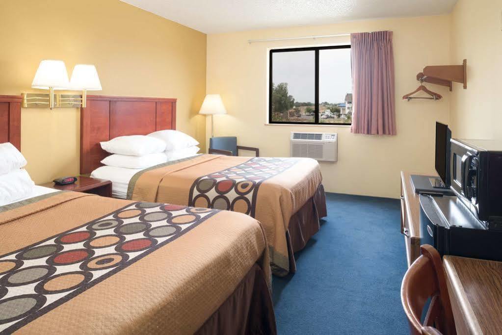 Super 8 By Wyndham Nampa Hotell Exteriör bild